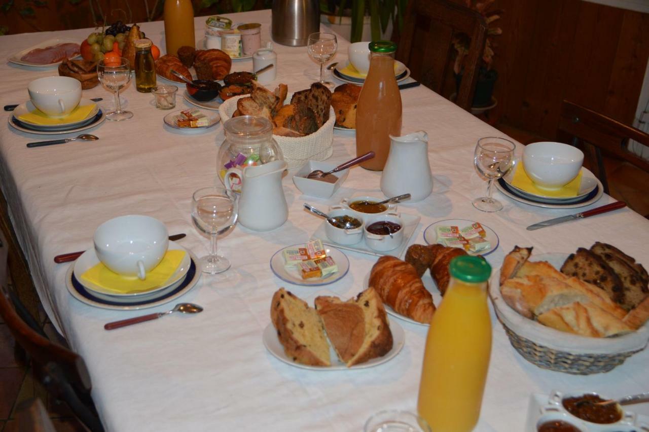 เล เชน เบลอ Bed & Breakfast แซงต์-มารี-เด-เร ภายนอก รูปภาพ