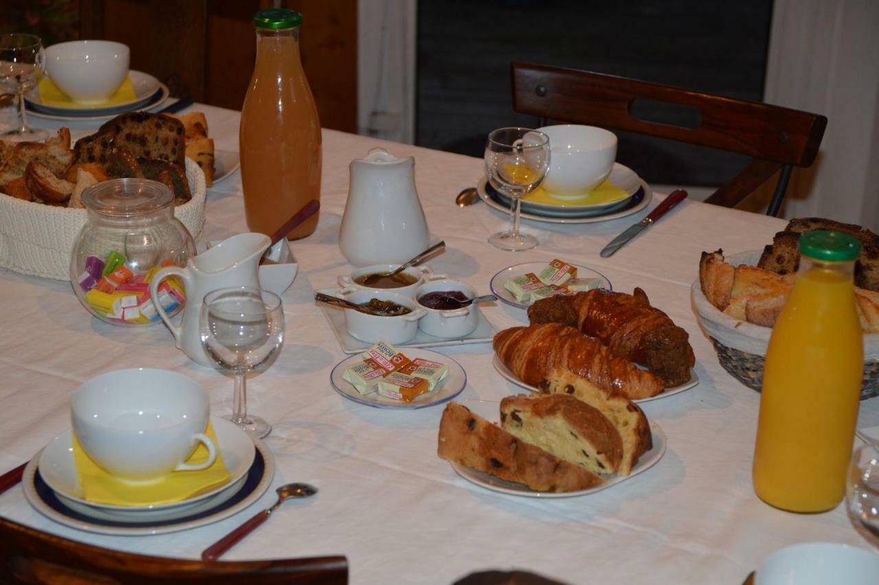 เล เชน เบลอ Bed & Breakfast แซงต์-มารี-เด-เร ภายนอก รูปภาพ